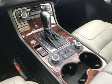 Car image 36