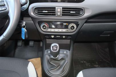 Car image 11