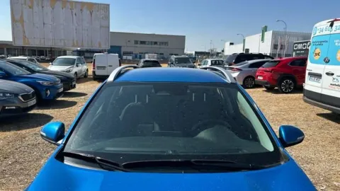 Car image 25