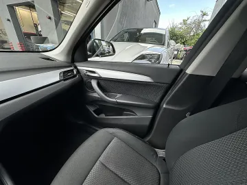 Car image 33