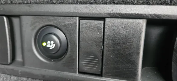 Car image 32