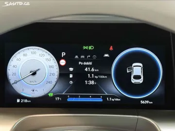 Car image 26