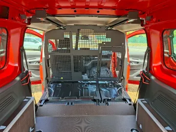 Car image 34