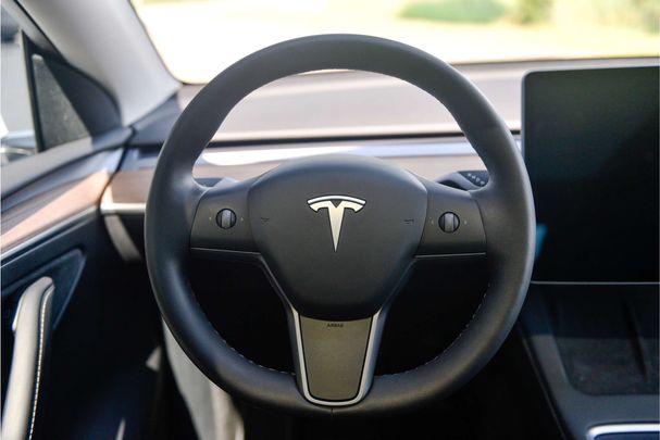 Tesla Model Y Long Range AWD 158 kW image number 28