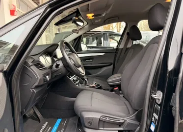 Car image 27