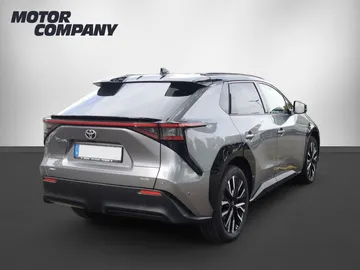 Car image 4
