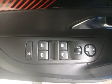 Car image 37