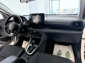 Car image 16