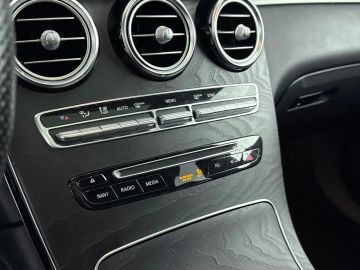 Car image 32