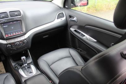 Car image 36