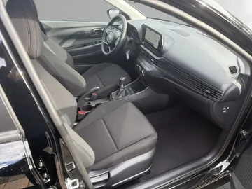 Car image 18