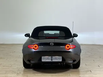 Car image 32