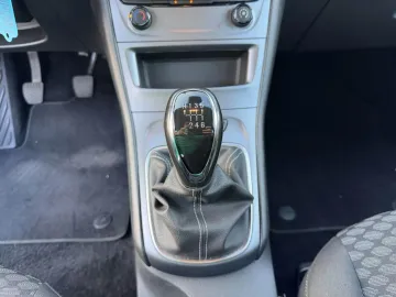 Car image 34