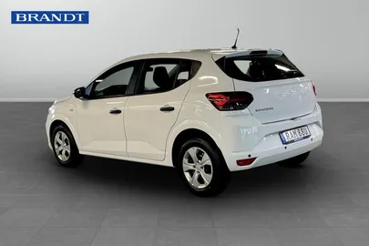 Car image 3