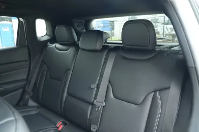 Car image 32