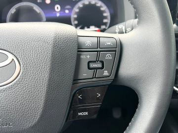 Car image 30