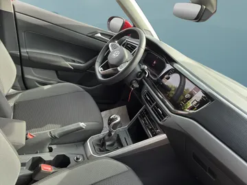 Car image 19