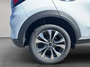 Car image 25
