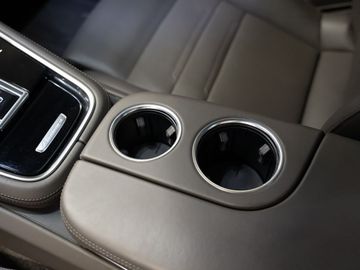 Car image 36