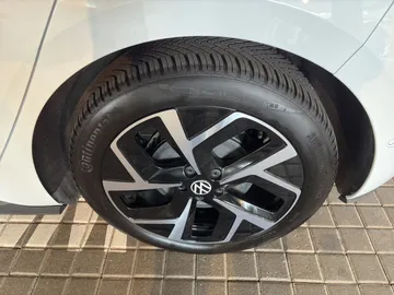 Car image 31