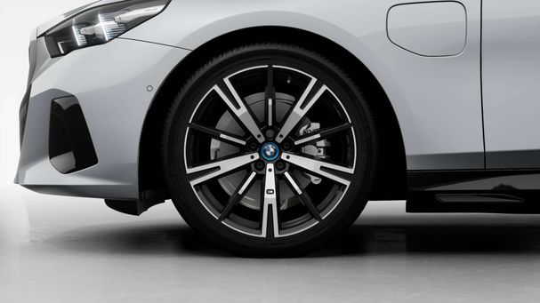 BMW 530 Touring 146 kW image number 12