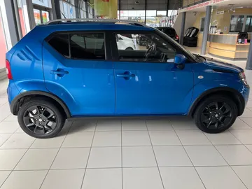 Car image 4