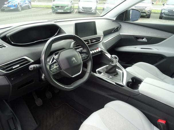 Peugeot 5008 130 Allure 96 kW image number 14