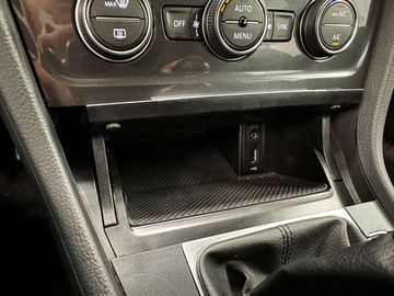 Car image 33