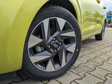 Car image 20
