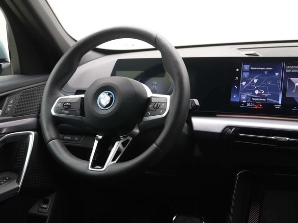 BMW iX1 xDrive30 230 kW image number 3