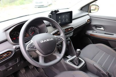 Car image 9