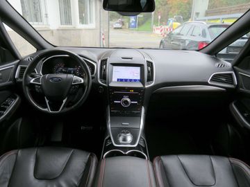 Car image 15