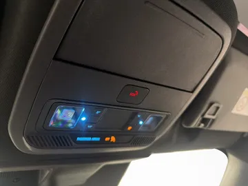 Car image 34
