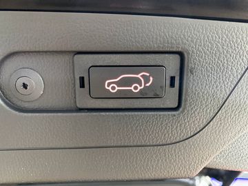 Car image 32
