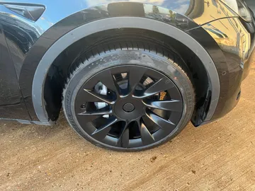 Car image 25