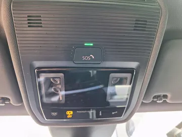 Car image 34