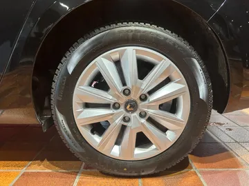 Car image 36