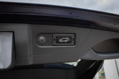 Car image 49