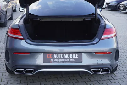 Car image 30