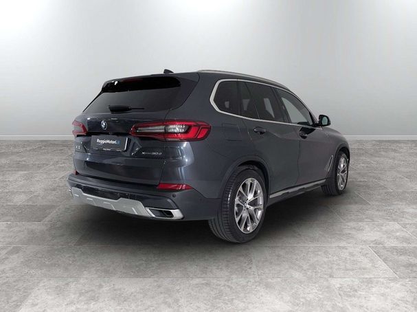 BMW X5 xDrive30d xLine 195 kW image number 3