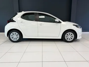 Car image 4