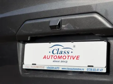 Car image 32