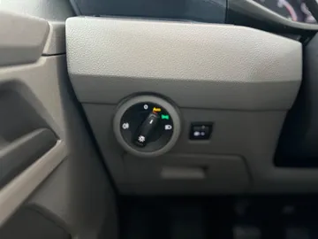 Car image 35