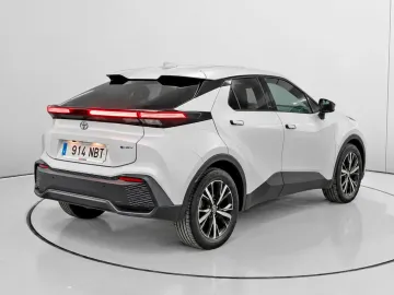 Car image 3