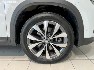 Car image 35
