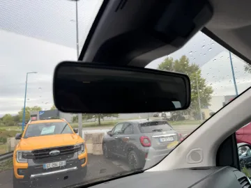 Car image 32