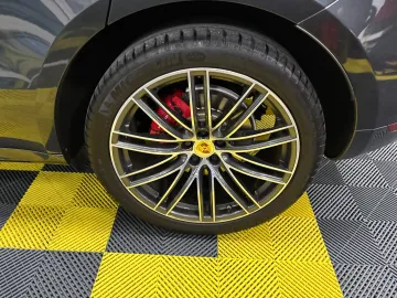 Car image 40