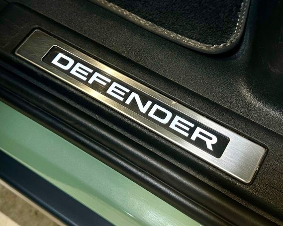 Land Rover Defender 221 kW image number 15