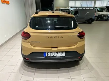 Car image 5