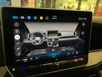 Car image 25